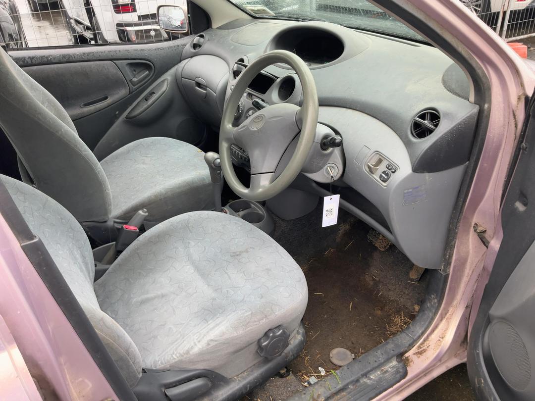 Photo '10' of Toyota Vitz