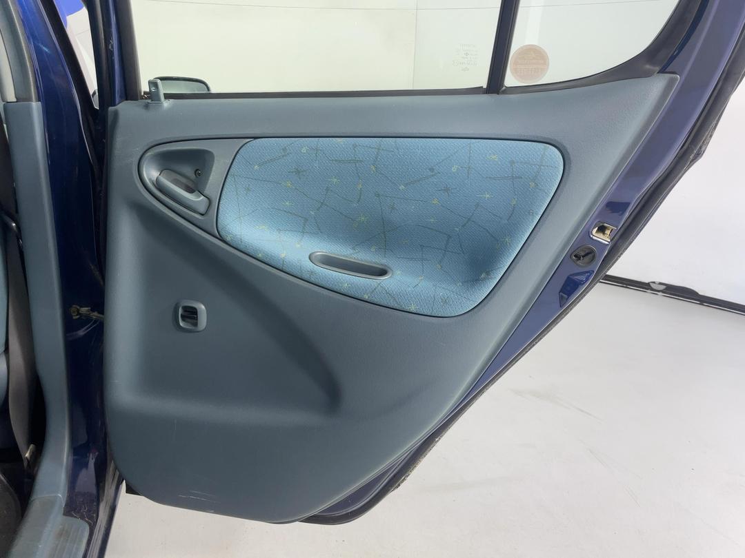 Photo '17' of Toyota Vitz Photo '17' of Toyota Vitz