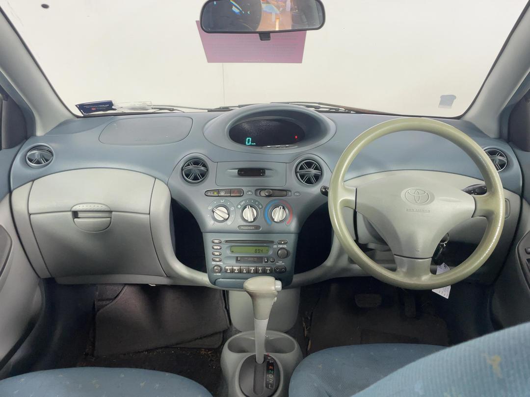 Photo '15' of Toyota Vitz Photo '15' of Toyota Vitz