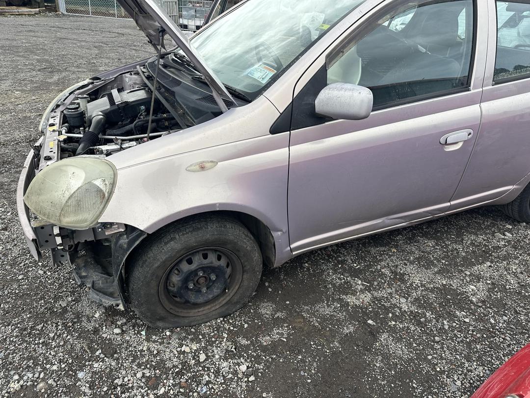 Photo '2' of Toyota Vitz Photo '2' of Toyota Vitz