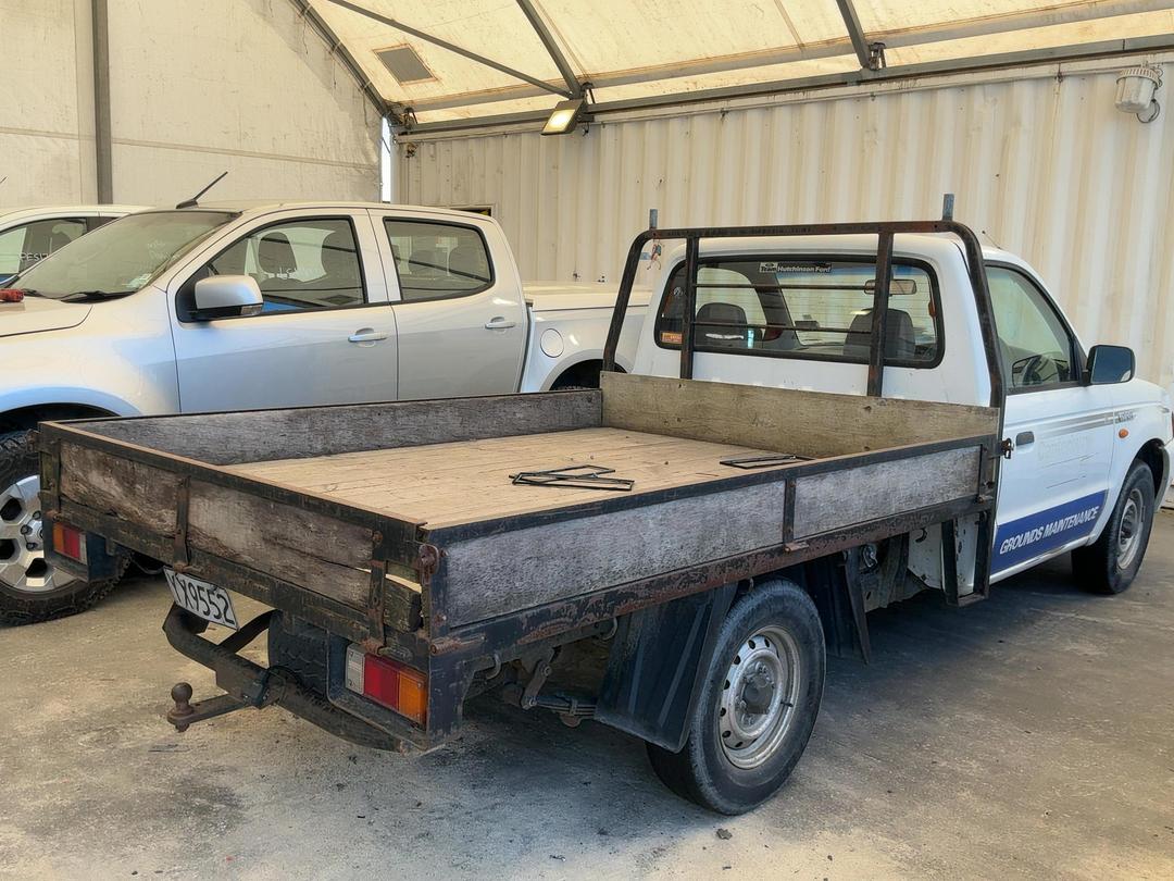Photo '4' of Ford Courier XL Chassis CAB Photo '4' of Ford Courier XL Chassis CAB