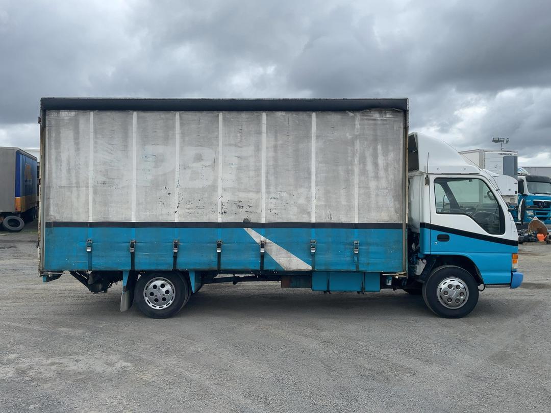 Photo '3' of Isuzu NPR 450 Curtainsider