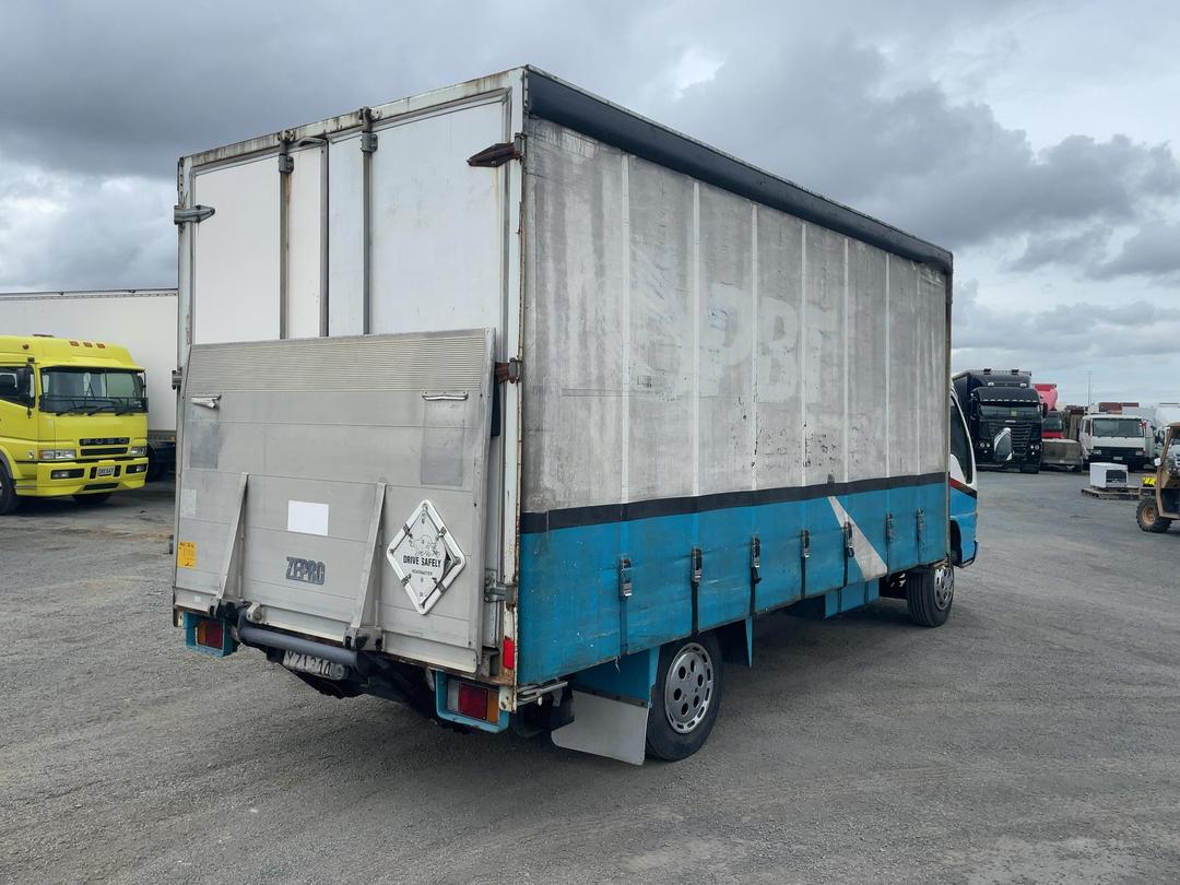 Photo '4' of Isuzu NPR 450 Curtainsider