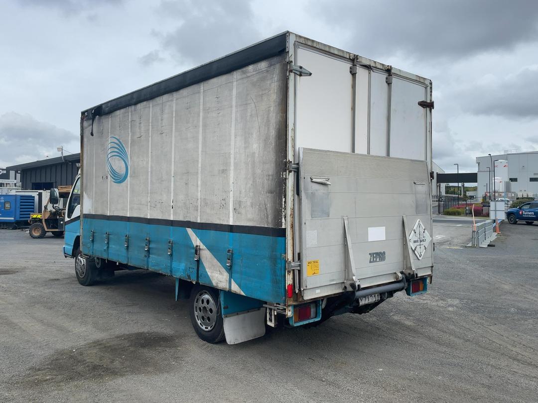 Photo '6' of Isuzu NPR 450 Curtainsider