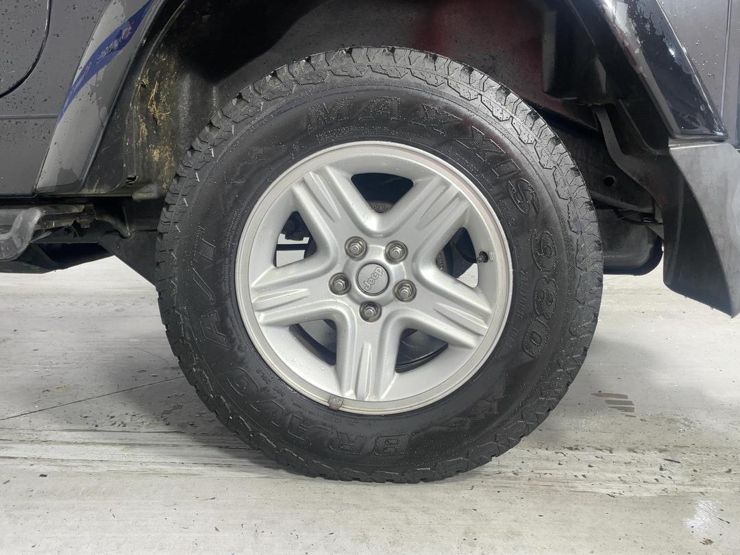 Photo '11' of Jeep Wrangler