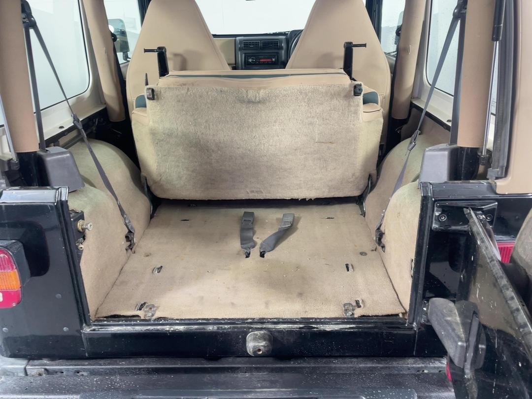 Photo '14' of Jeep Wrangler