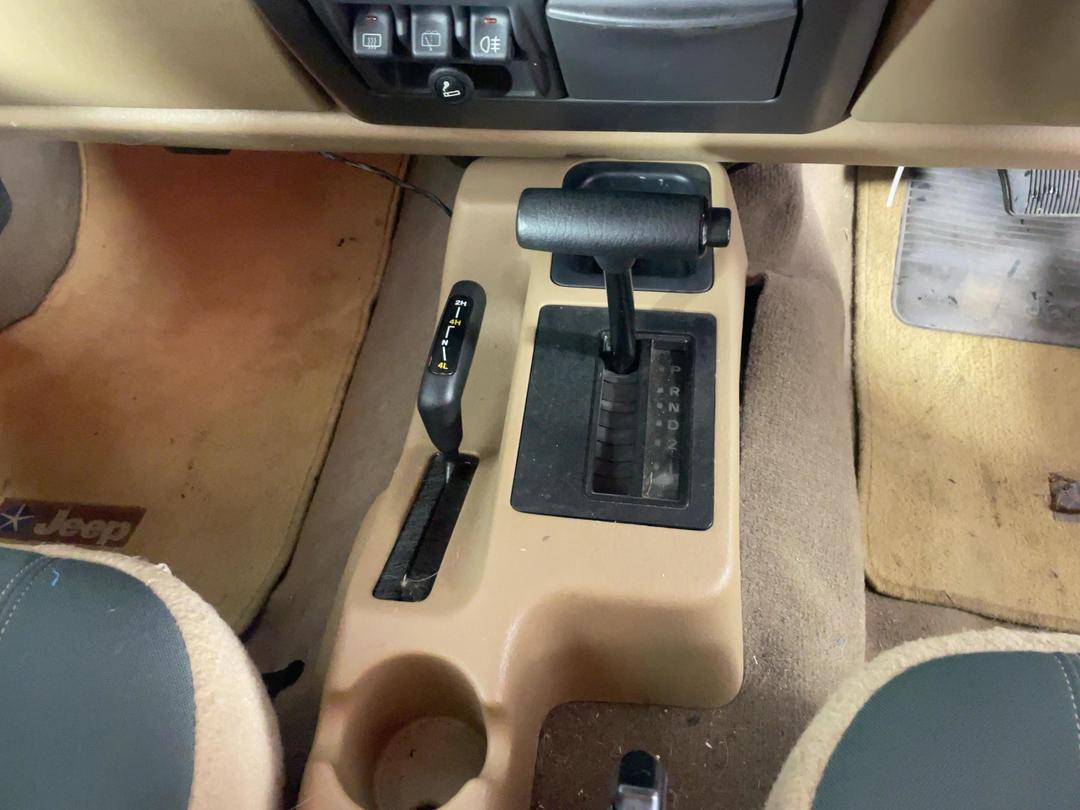 Photo '18' of Jeep Wrangler
