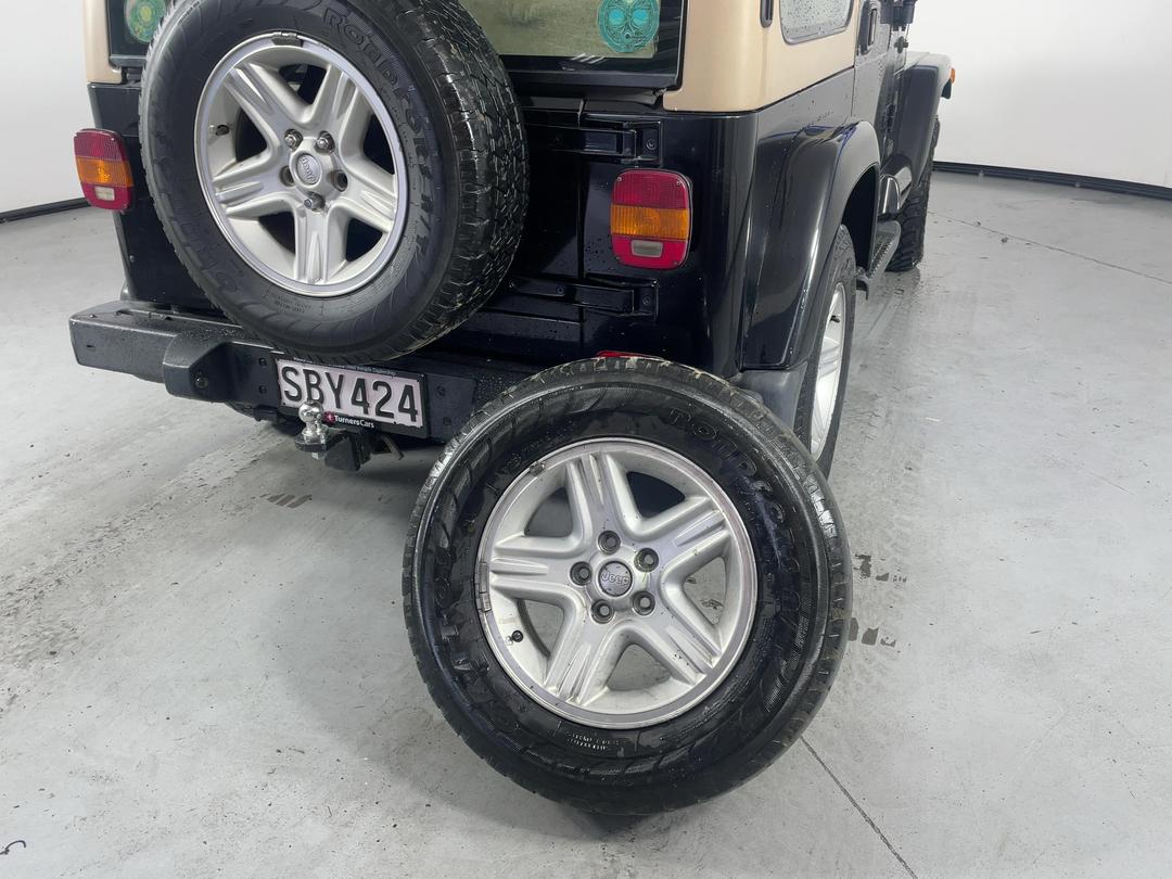 Photo '21' of Jeep Wrangler