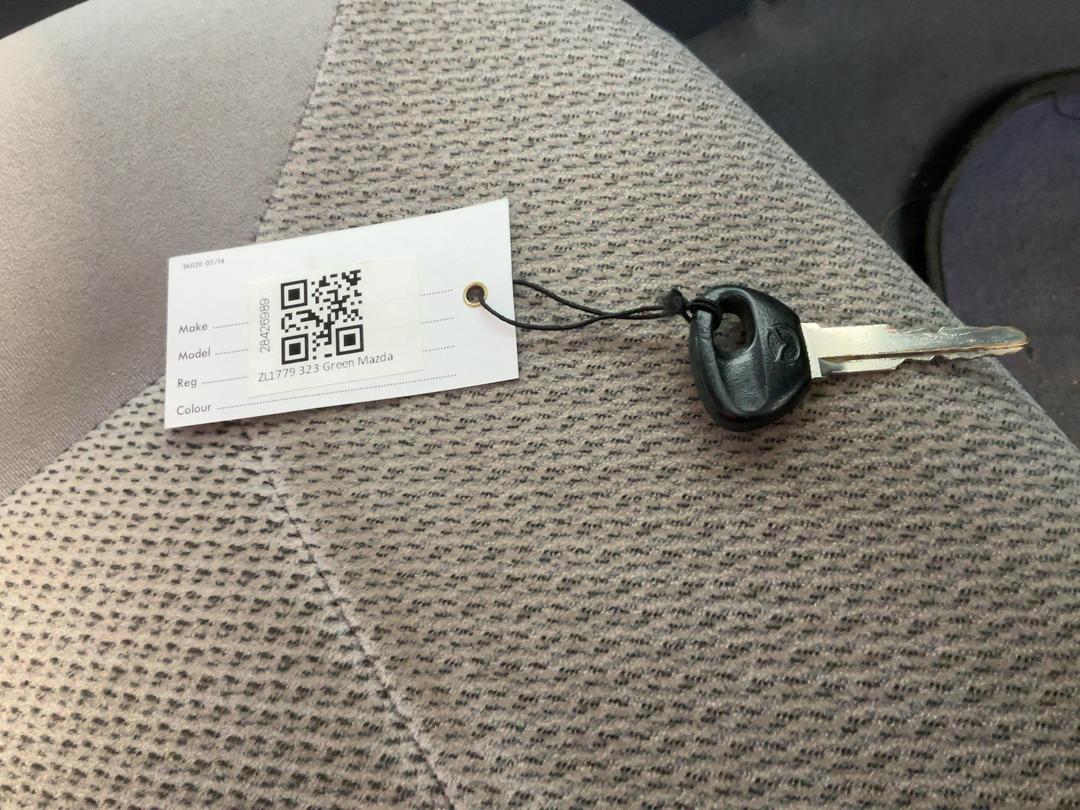 Photo '17' of Mazda 323 Astina Glxi