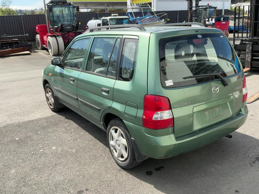 Photo '7' of Mazda Demio Photo '7' of Mazda Demio