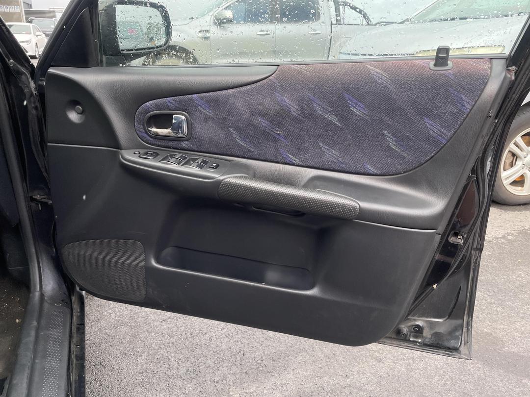 Photo '13' of Mazda Familia