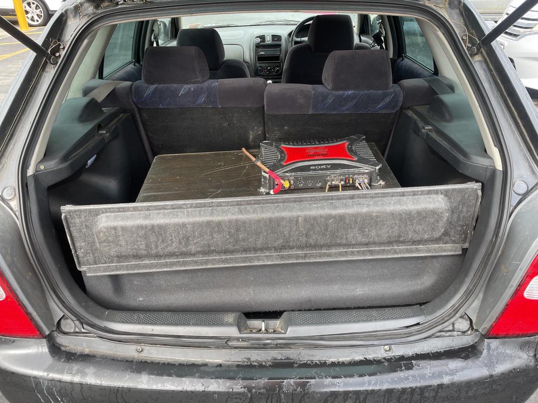 Photo '12' of Mazda Familia