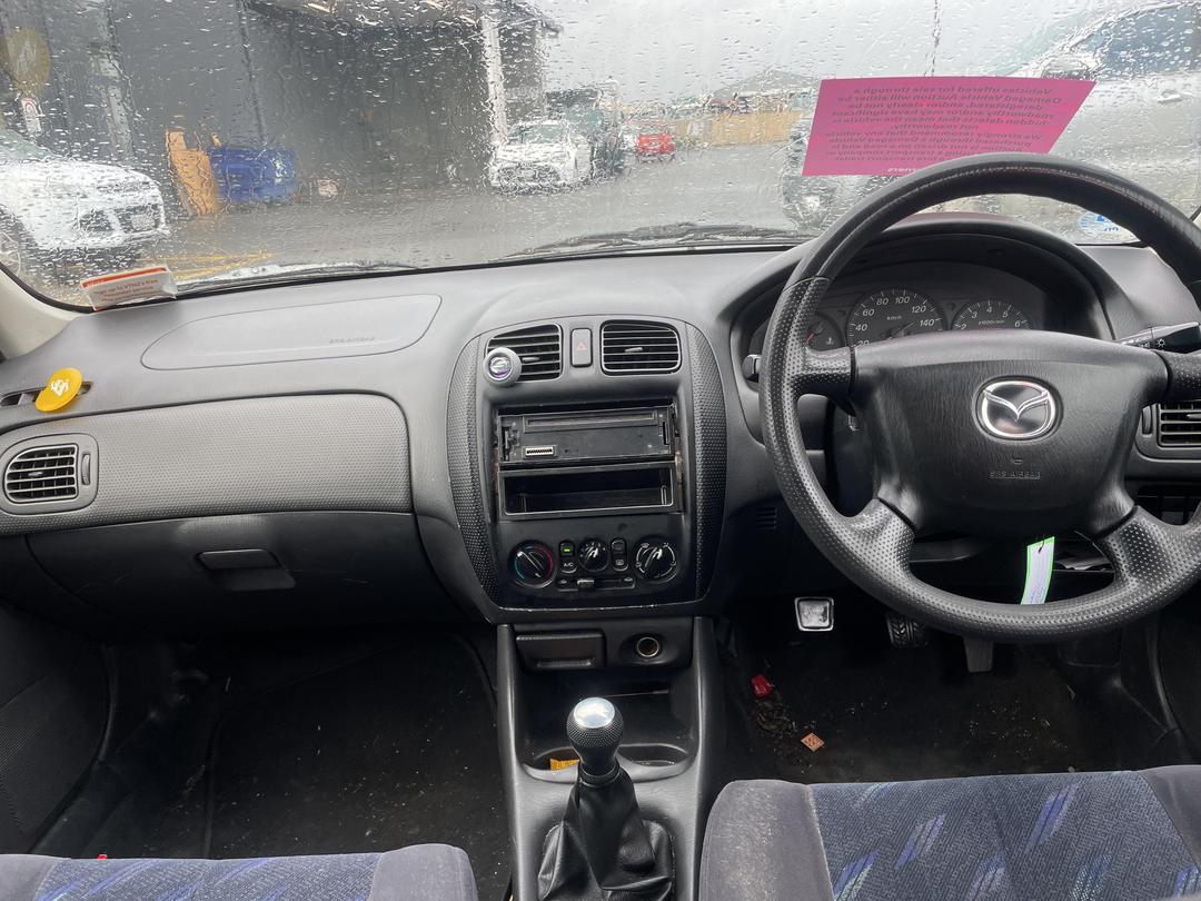 Photo '19' of Mazda Familia