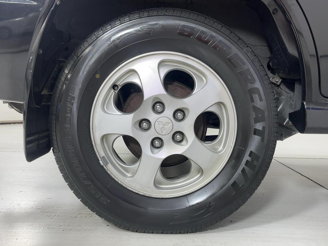 Photo '12' of Mitsubishi Pajero