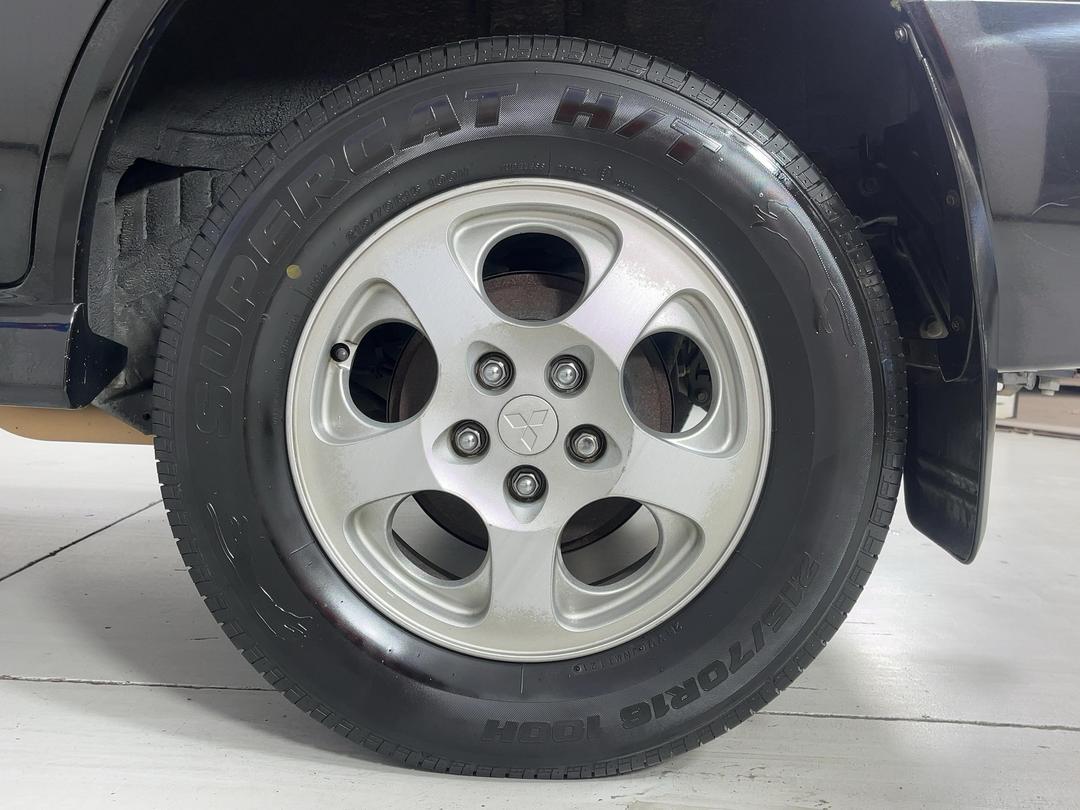 Photo '11' of Mitsubishi Pajero