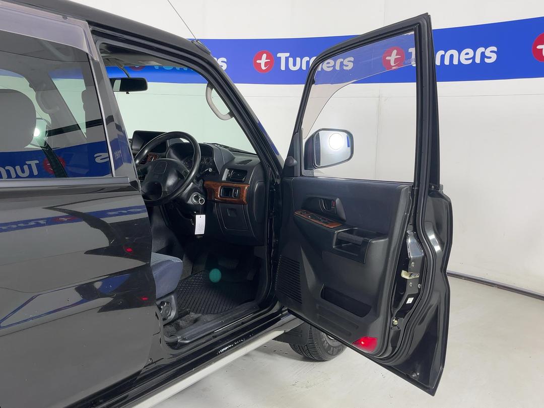 Photo '15' of Mitsubishi Pajero