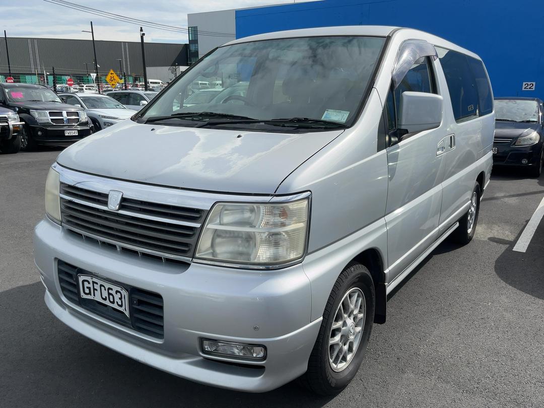 Photo '3' of Nissan Elgrand Photo '3' of Nissan Elgrand