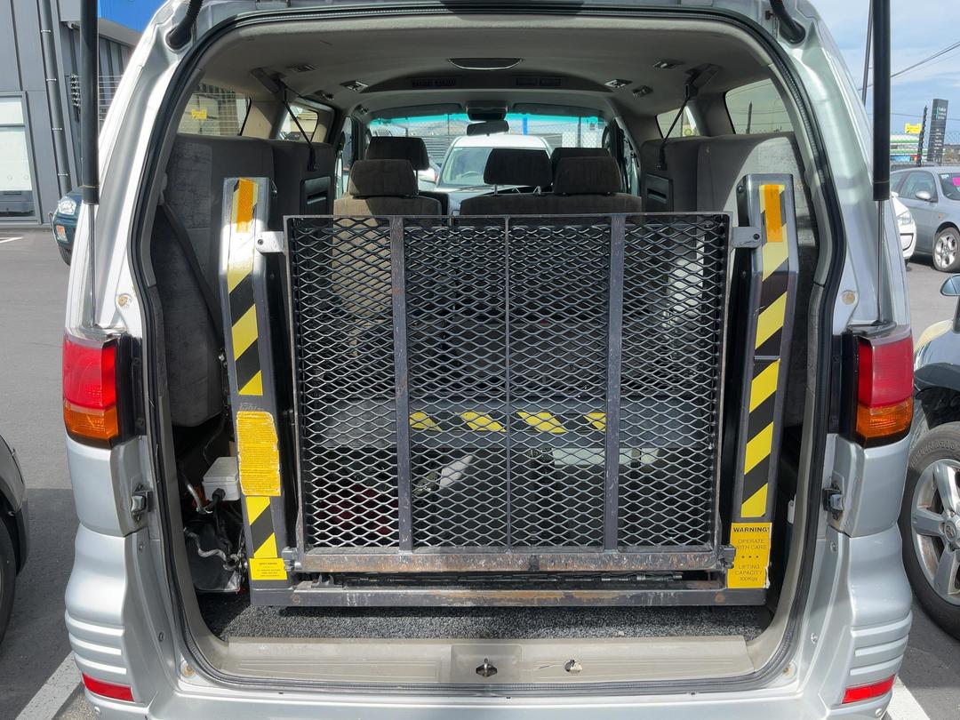 Photo '12' of Nissan Elgrand Photo '12' of Nissan Elgrand