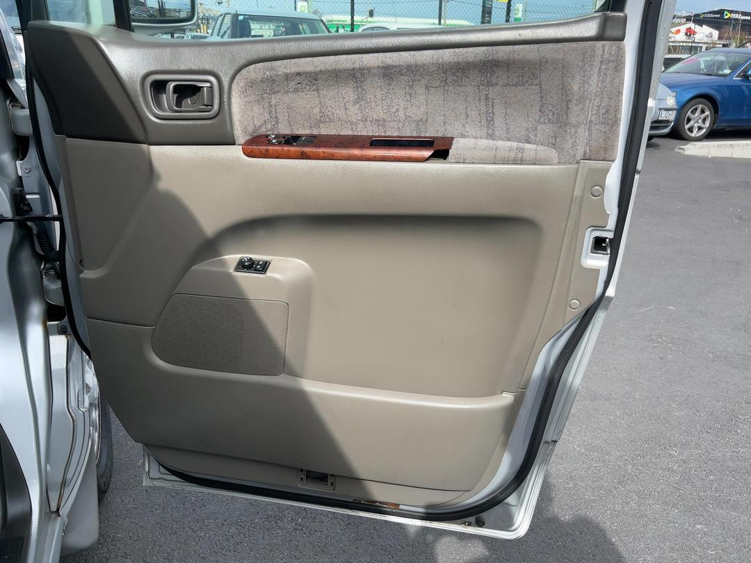 Photo '13' of Nissan Elgrand Photo '13' of Nissan Elgrand