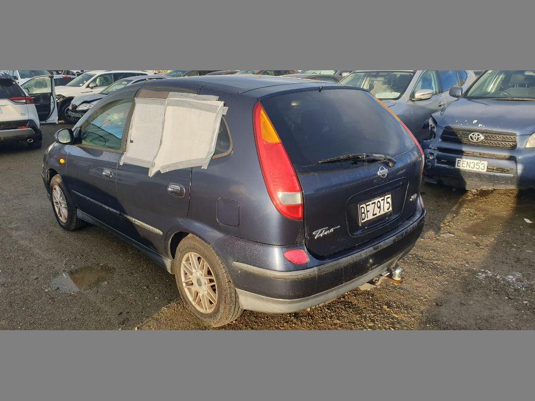 Photo '7' of Nissan Tino