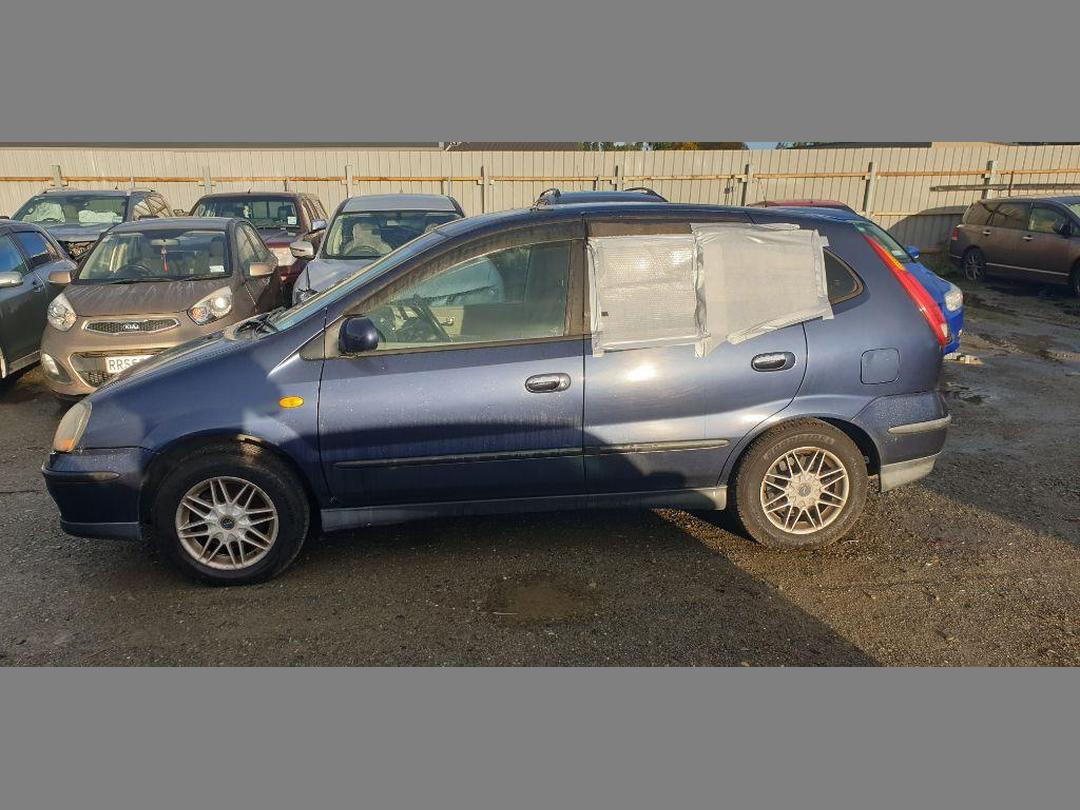 Photo '8' of Nissan Tino