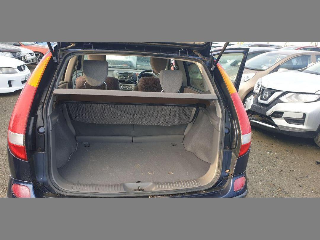 Photo '13' of Nissan Tino