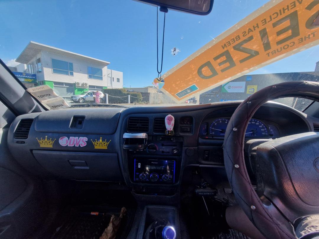 Photo '15' of Toyota Hilux D/C Photo '15' of Toyota Hilux D/C