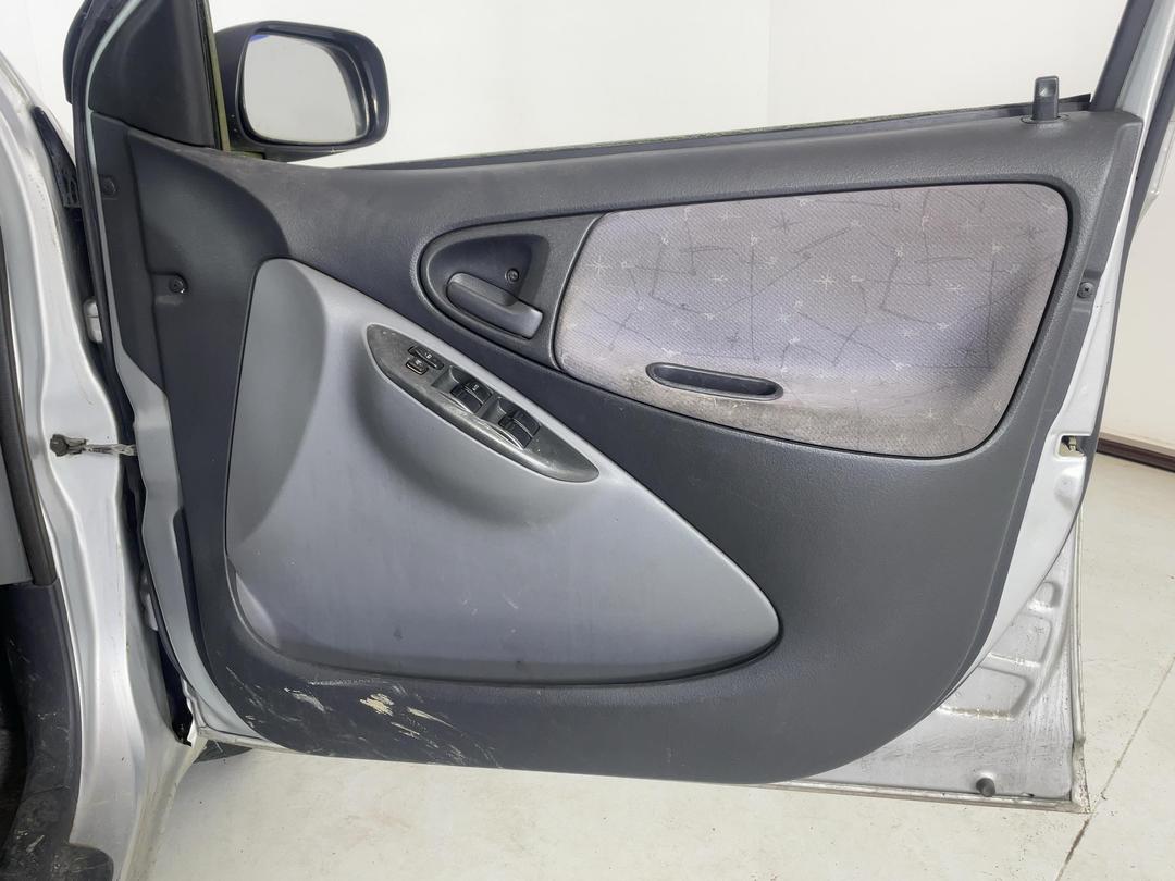 Photo '15' of Toyota Vitz