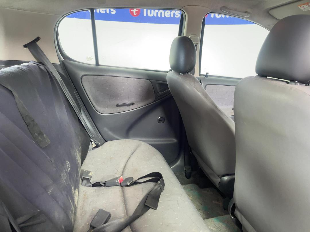 Photo '20' of Toyota Vitz