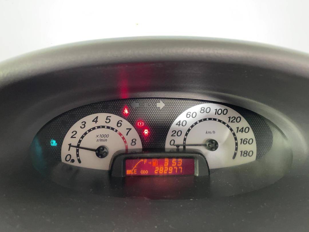 Photo '18' of Toyota Vitz Photo '18' of Toyota Vitz