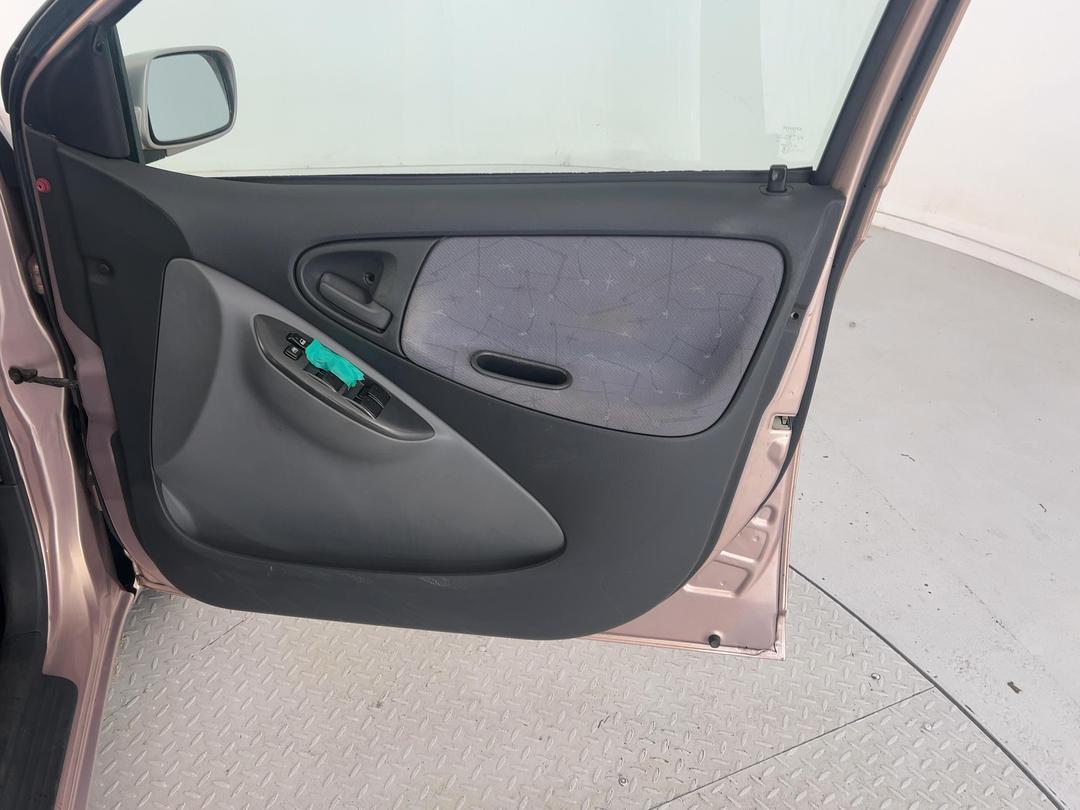 Photo '15' of Toyota Vitz
