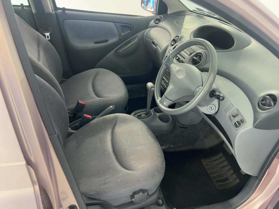 Photo '16' of Toyota Vitz