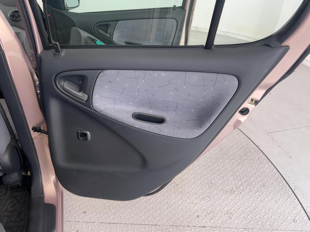 Photo '19' of Toyota Vitz