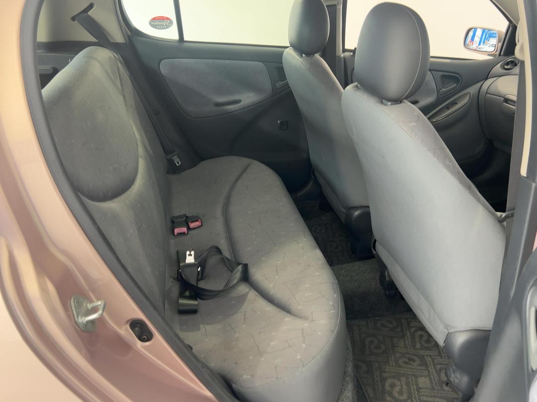 Photo '20' of Toyota Vitz