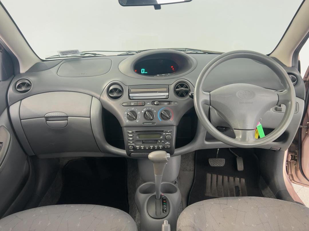 Photo '17' of Toyota Vitz