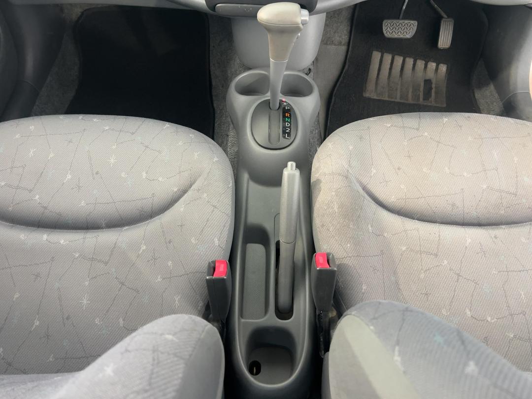 Photo '18' of Toyota Vitz