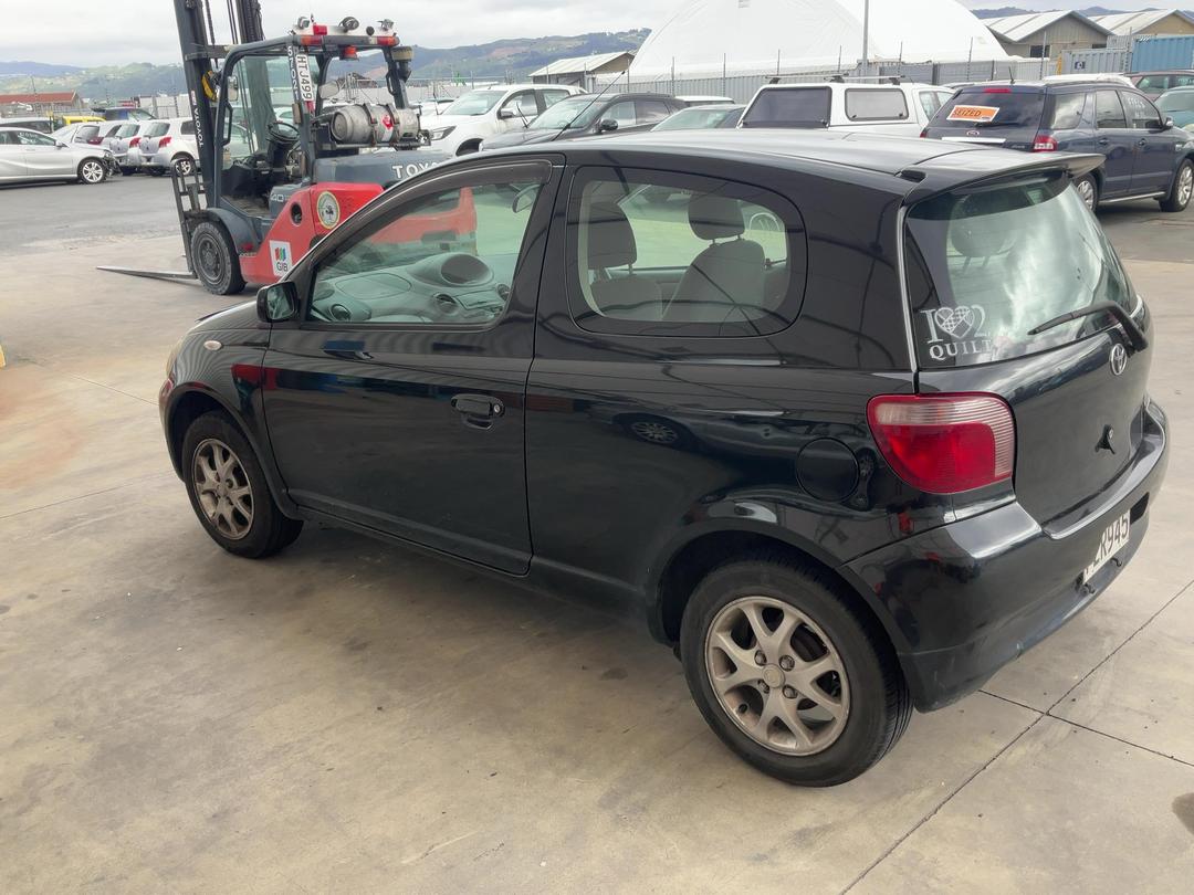 Photo '6' of Toyota Vitz