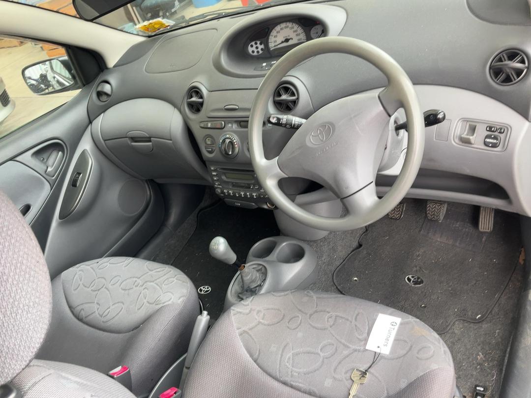 Photo '14' of Toyota Vitz