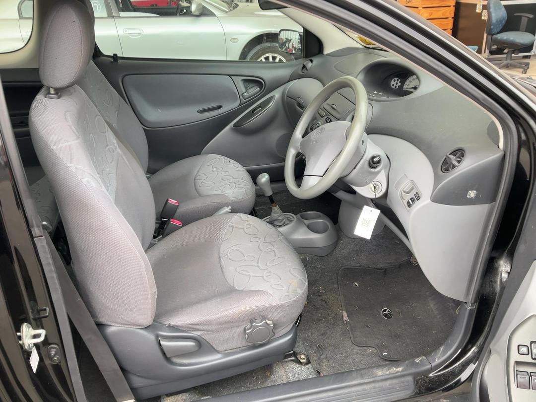 Photo '16' of Toyota Vitz