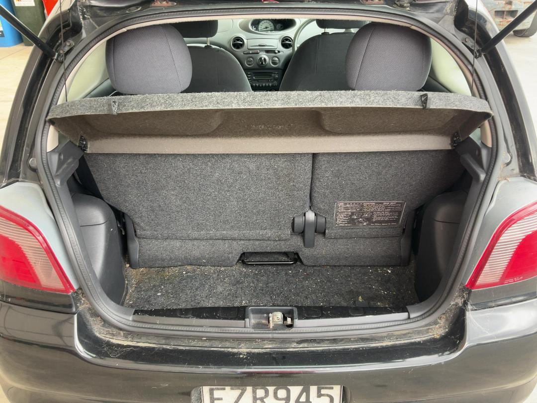 Photo '17' of Toyota Vitz
