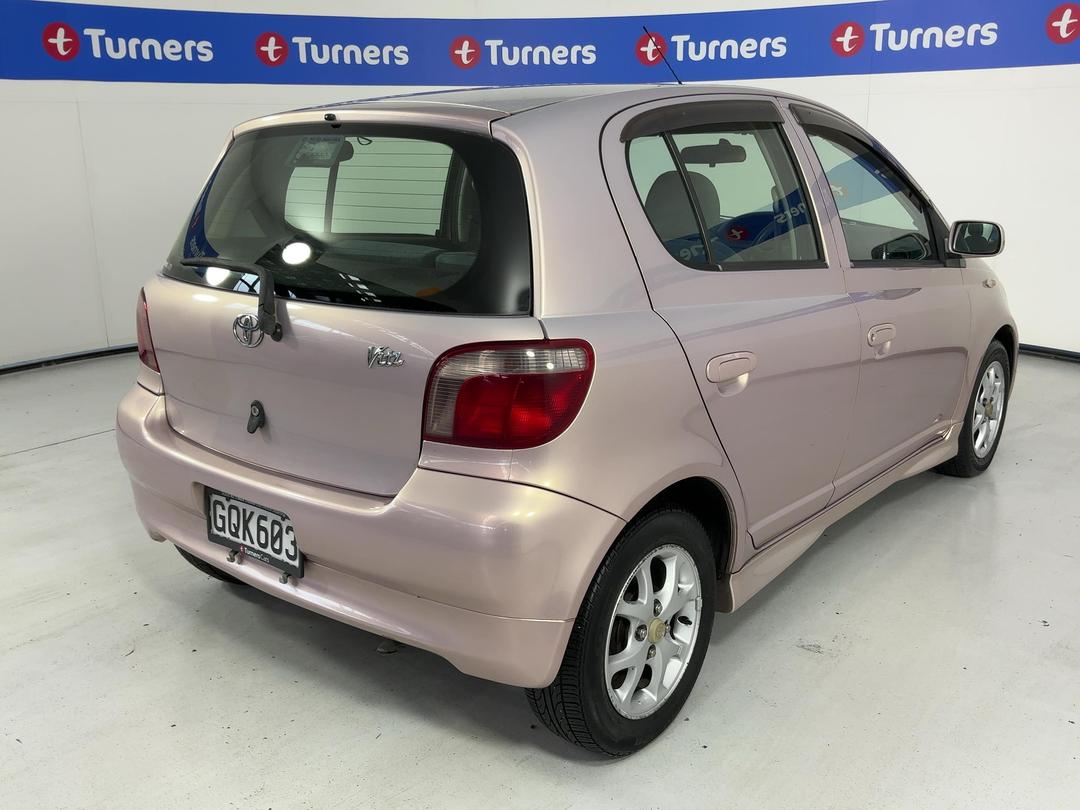 Photo '7' of Toyota Vitz