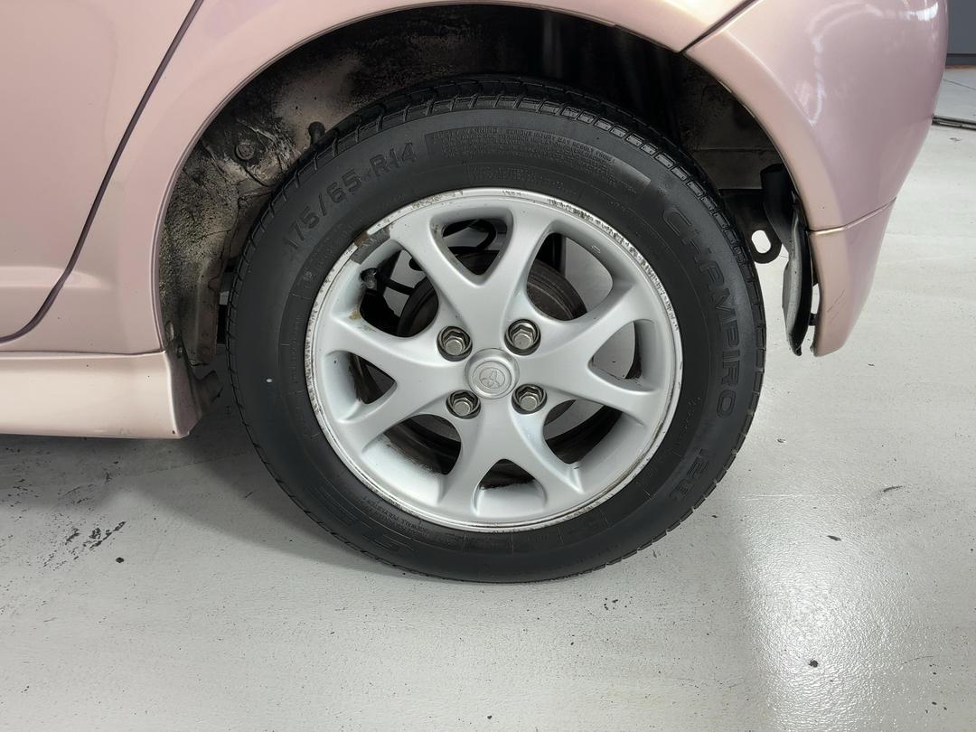 Photo '11' of Toyota Vitz