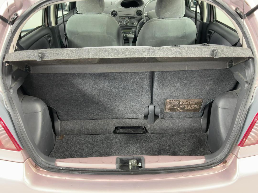 Photo '14' of Toyota Vitz