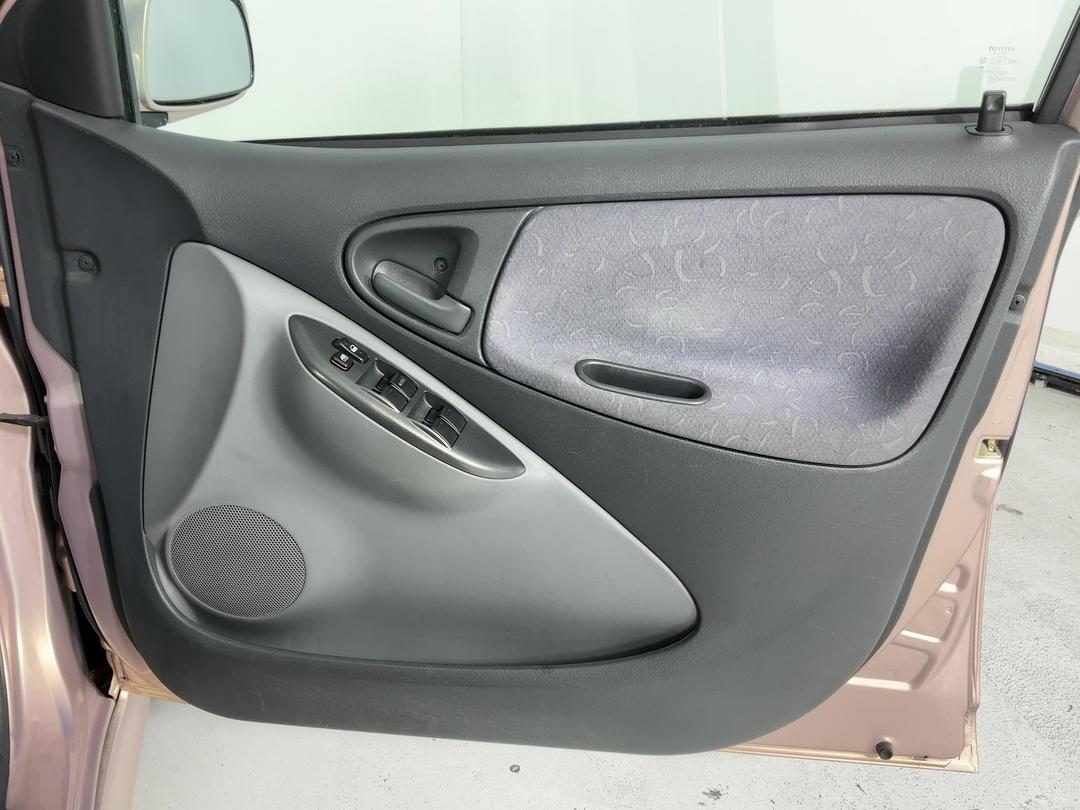 Photo '15' of Toyota Vitz