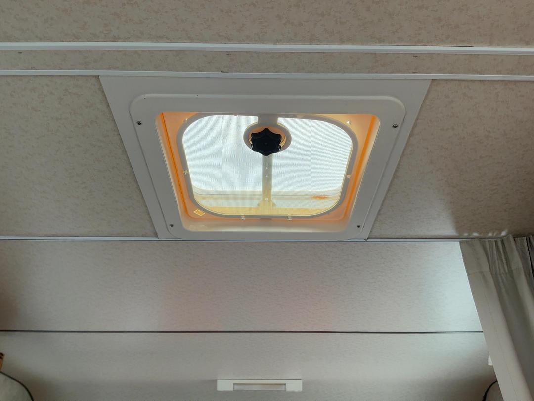 Photo '29' of CARAVAN LITEWEIGHT Caravan - Single