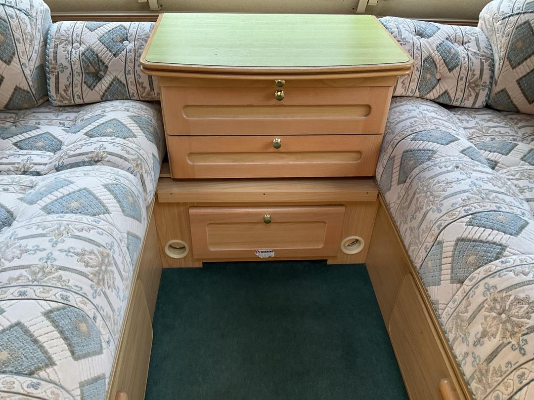 Photo '13' of Caravan Lunar Clubman Caravan - Single