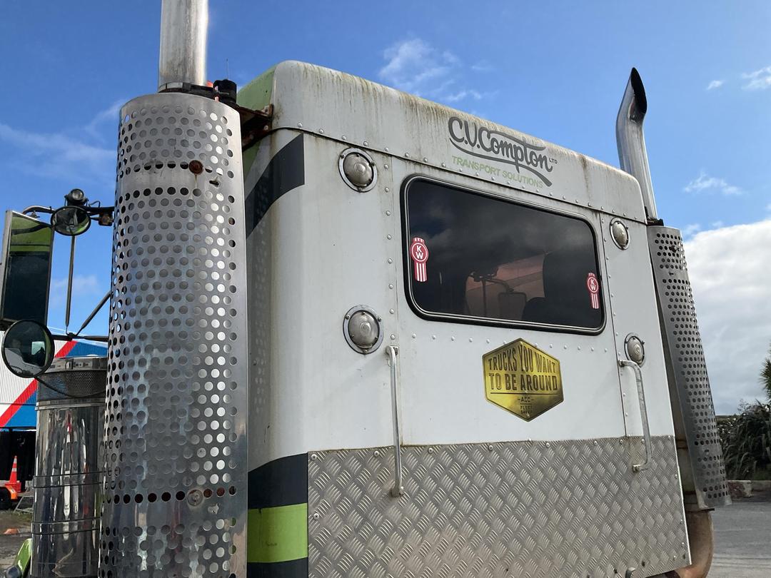 Photo '19' of Kenworth T800 Tractor Unit