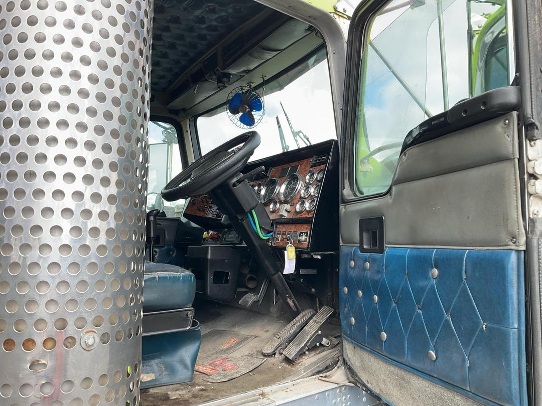 Photo '10' of Kenworth T800 Tractor Unit