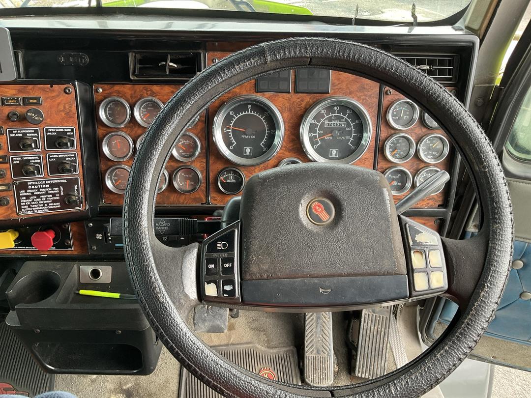 Photo '12' of Kenworth T800 Tractor Unit