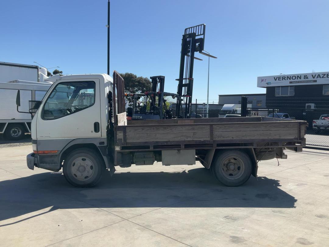 Photo '8' of Mitsubishi Canter FE112C4 Flat Deck
